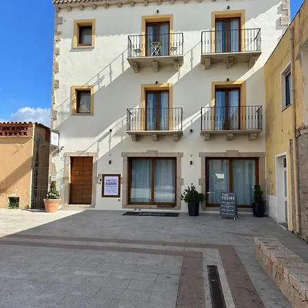 The Square And 3* Cannigione