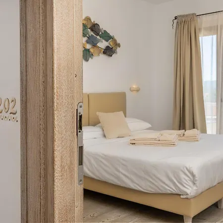 The Square And 3* Cannigione