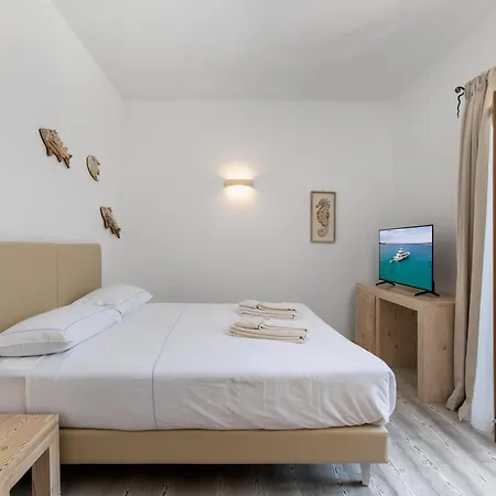 The Square And 3* Cannigione