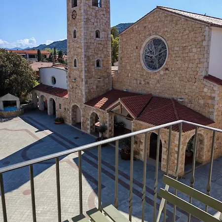 The Square And Guest house *